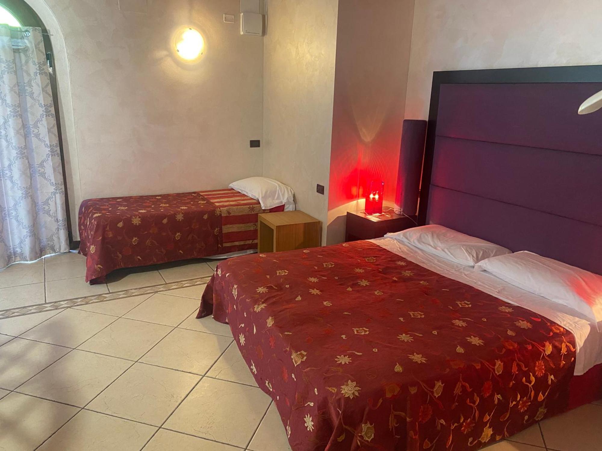 Albergo Le Piante Manerba del Garda Luaran gambar