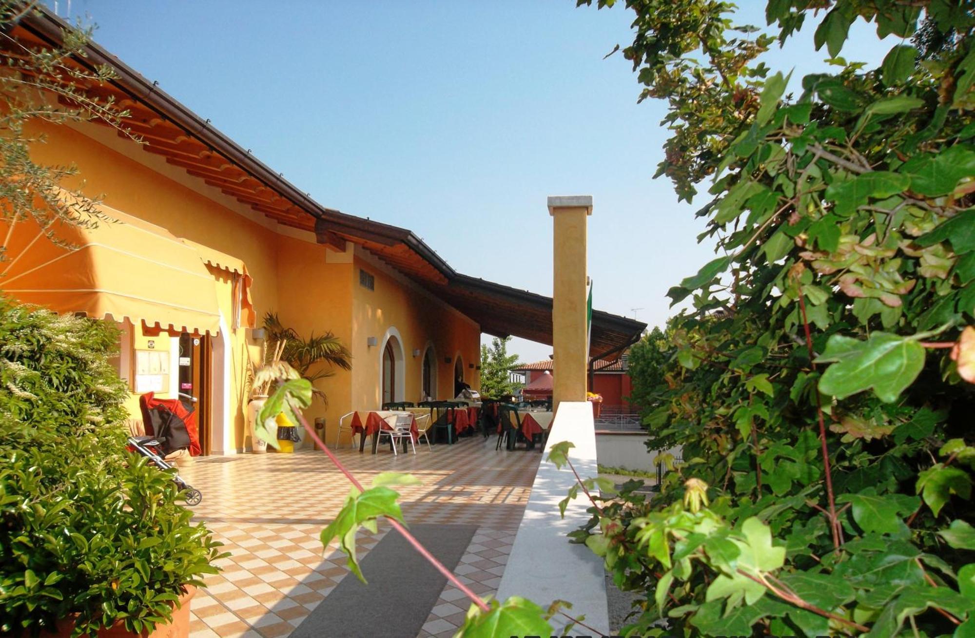 Albergo Le Piante Manerba del Garda Luaran gambar