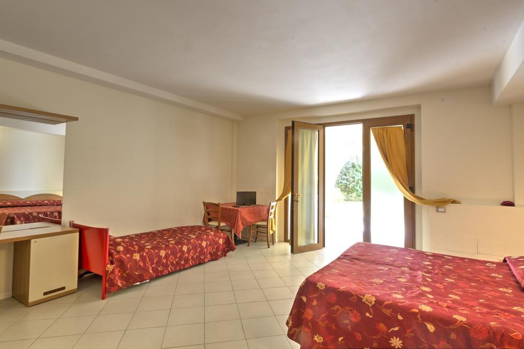 Albergo Le Piante Manerba del Garda Luaran gambar