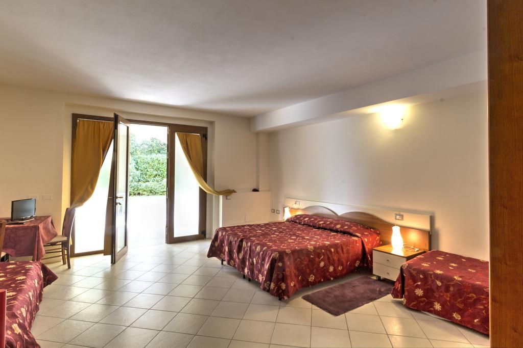 Albergo Le Piante Manerba del Garda Luaran gambar