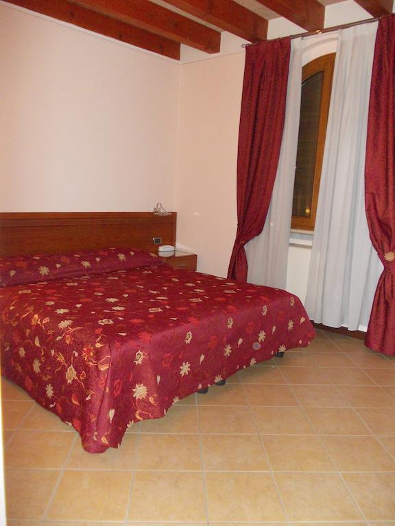 Albergo Le Piante Manerba del Garda Luaran gambar